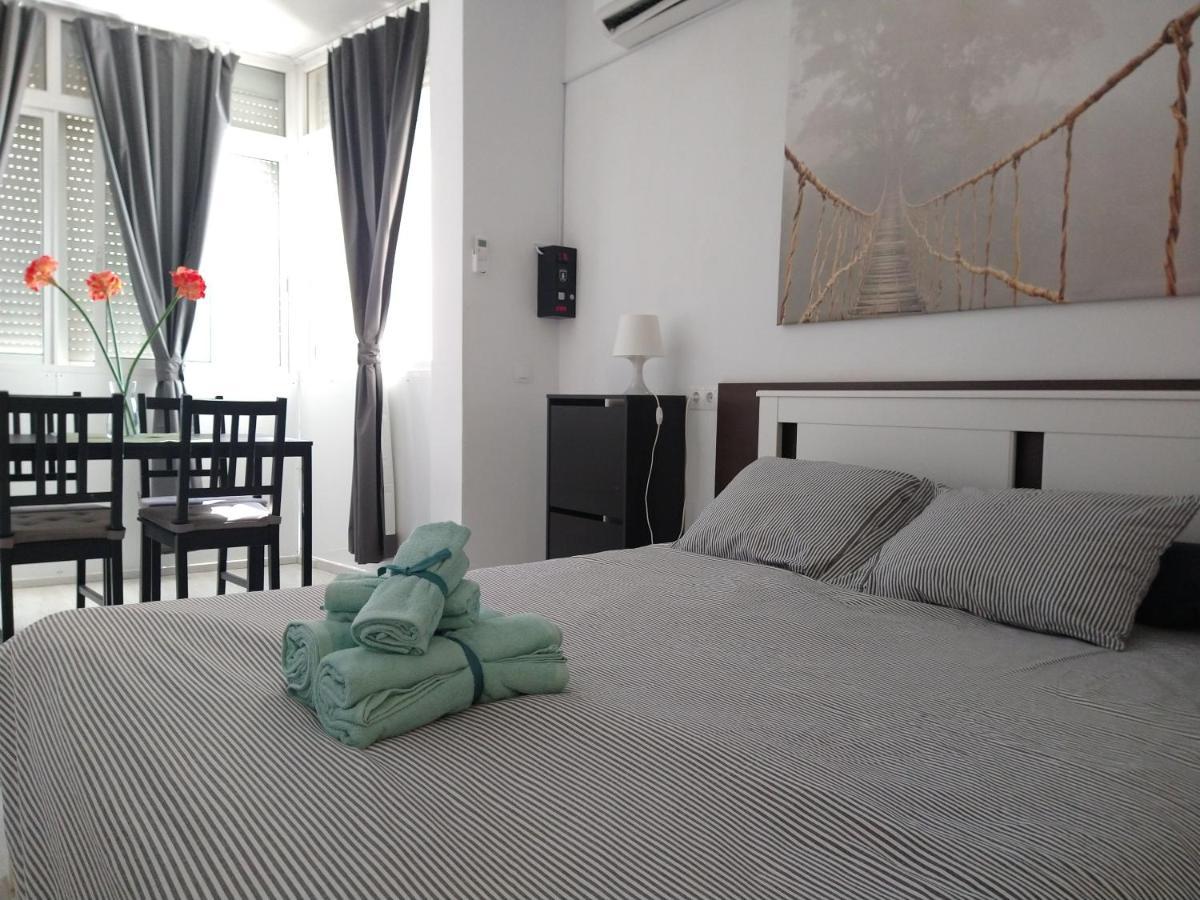Amplio Estudio,Vista Mar Y Montana, A Pasos Del Centro Torremolinos Bagian luar foto