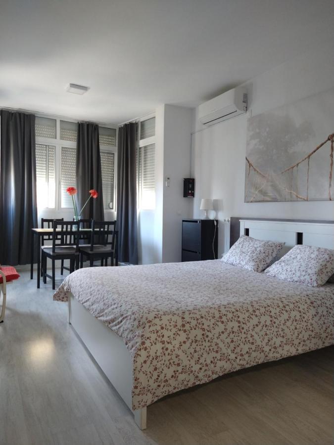 Amplio Estudio,Vista Mar Y Montana, A Pasos Del Centro Torremolinos Bagian luar foto