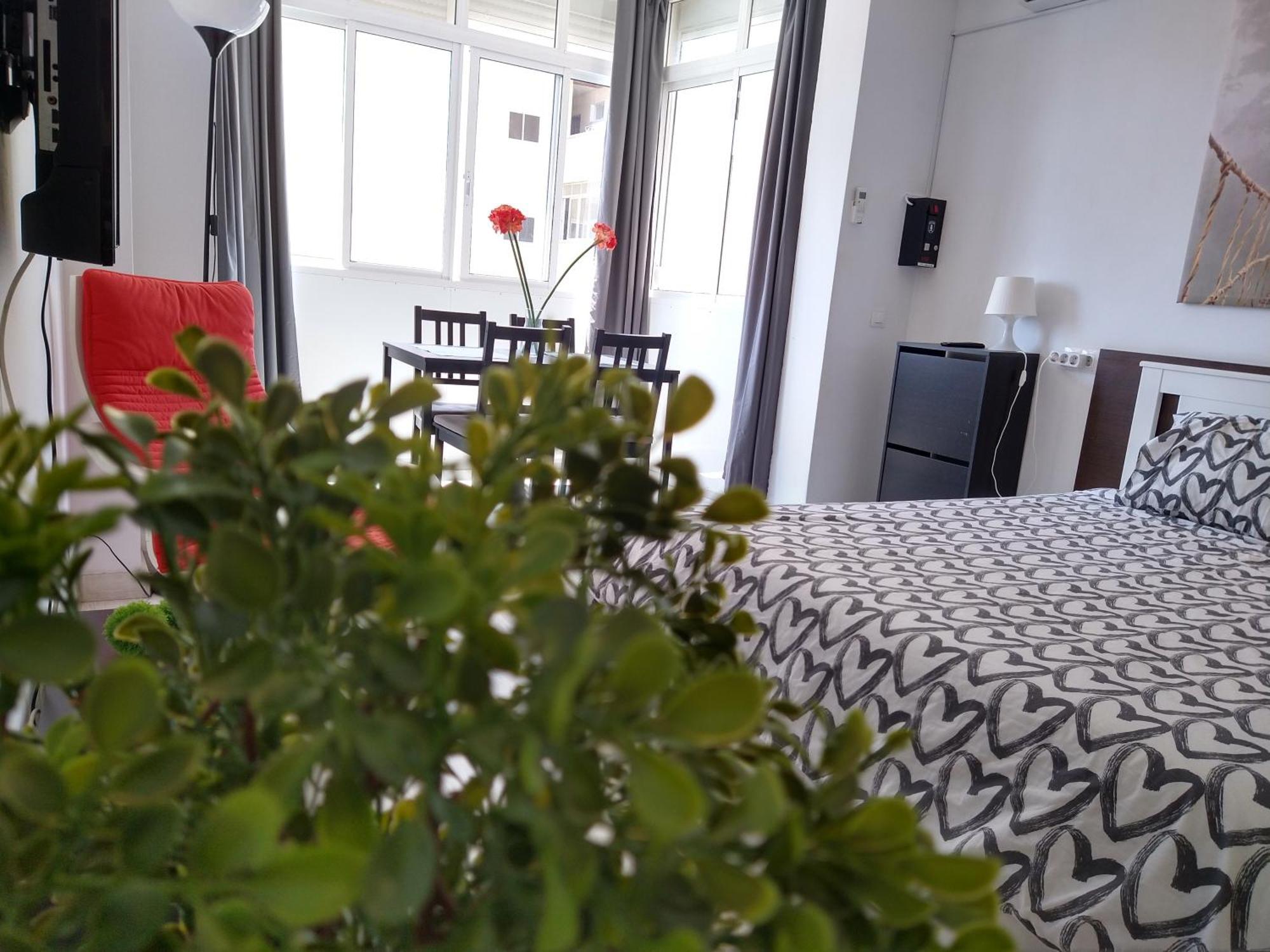 Amplio Estudio,Vista Mar Y Montana, A Pasos Del Centro Torremolinos Bagian luar foto