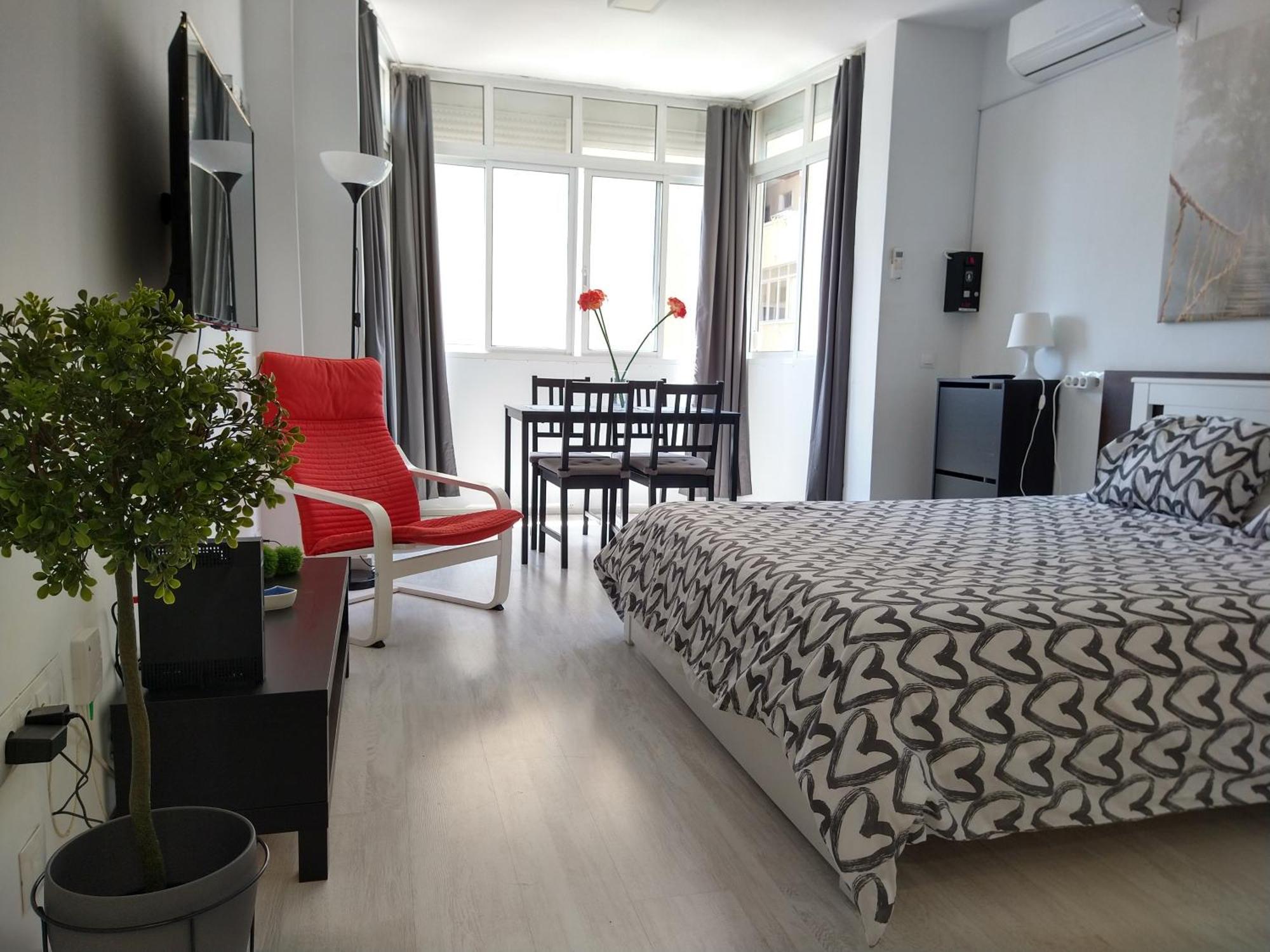 Amplio Estudio,Vista Mar Y Montana, A Pasos Del Centro Torremolinos Bagian luar foto